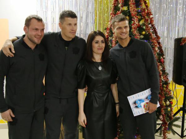 Андрей Павленко и Денис Тумасян поздравили учащихся школы-интерната № 41